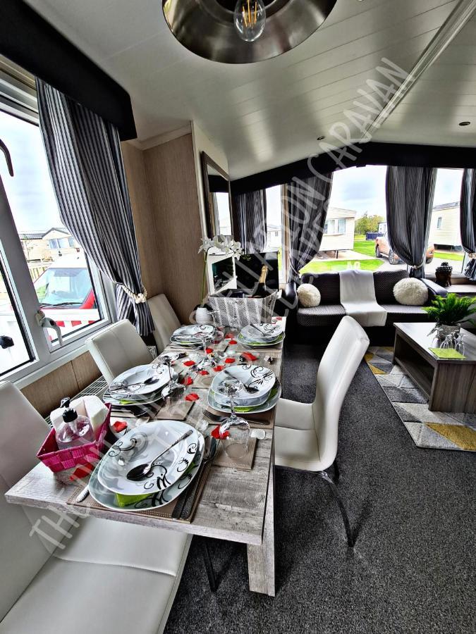Tattershall Luxury Hot Tub Caravan Extérieur photo
